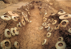 島の山古墳　前方部埋葬施設の調査　古墳　考古　遺跡