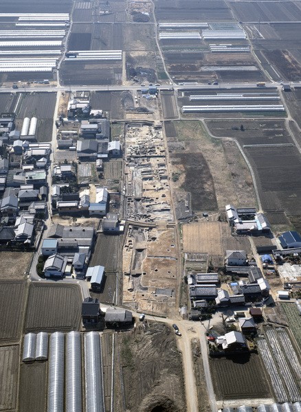 8918 管田遺跡全景(北から)原色写真図版1